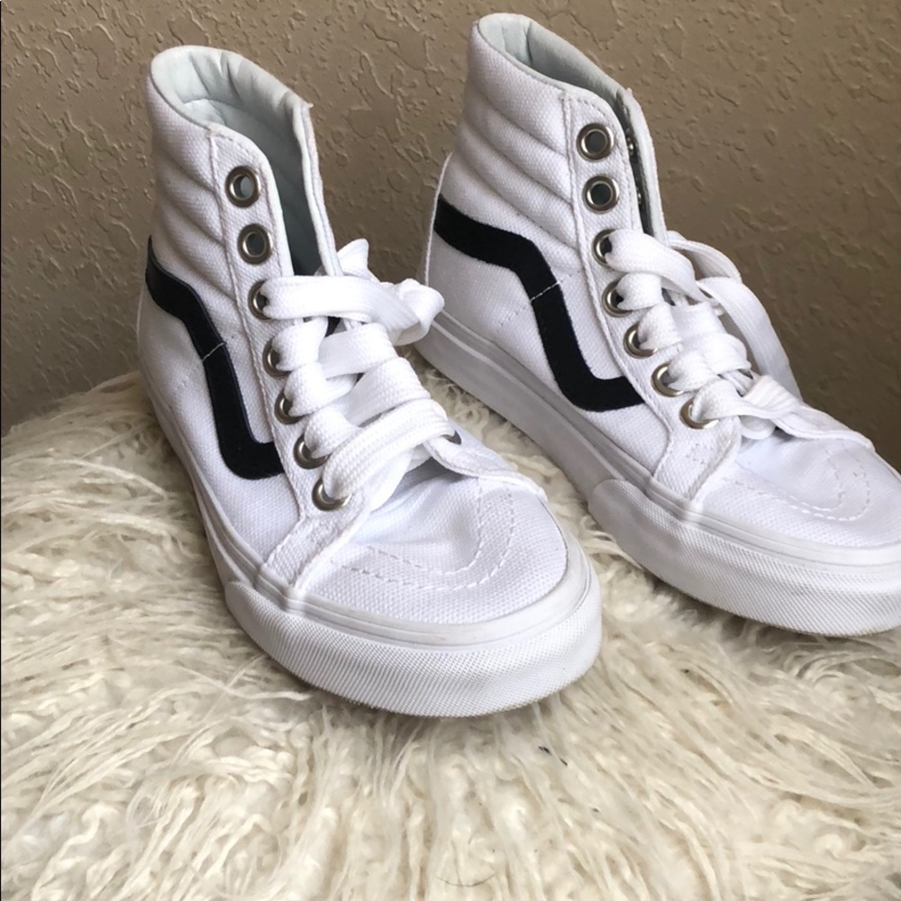 Women’s 5.5 white hightop vans